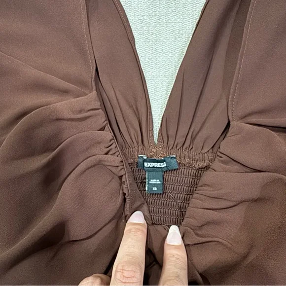 NWOT Express Chocolate Brown Sweetheart Neckline Peplum Flutter Sleeve Crop Top - Picture 4 of 9